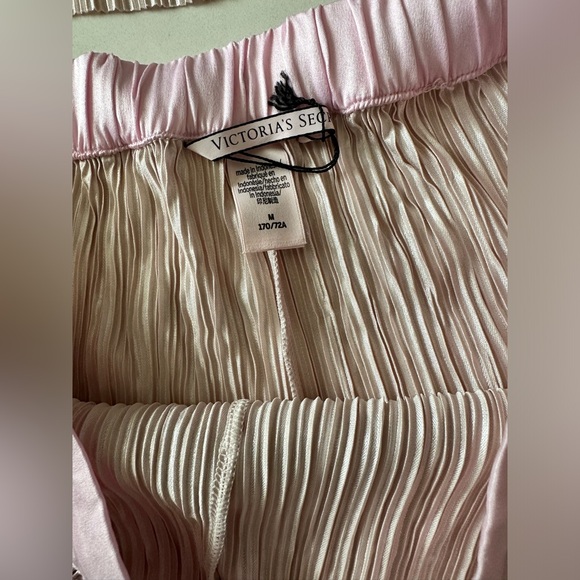 VS shiny pleated pajama set - Picture 2 of 4